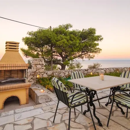 Valia Áyios Nikítas